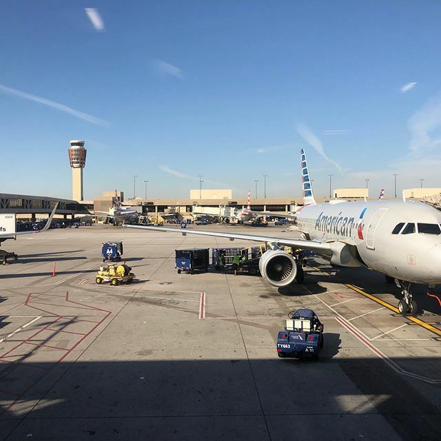 GregUrbanyi's tweet photo. Daily Drop time to fly #aa @gregurbanyi #cbus #shotoniphone #iphonography #phx #cmh https://t.co/kYz6BlMuD6