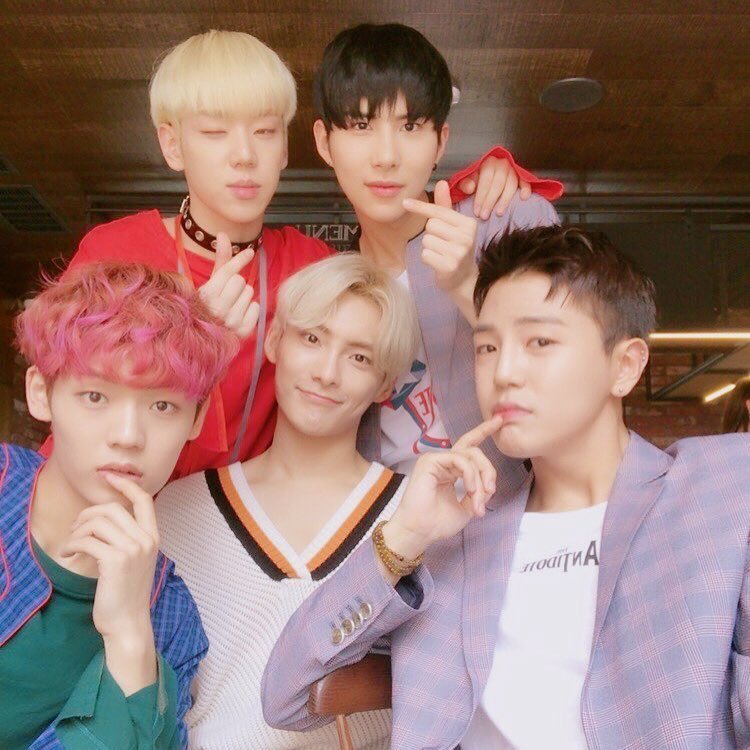 jun5tar's tweet photo. I love this hashtag for many reasons but one of them is seeing all the cute photos I have never seen before #BabyChoice #ThankYouACE https://t.co/Jowhvjg8EG