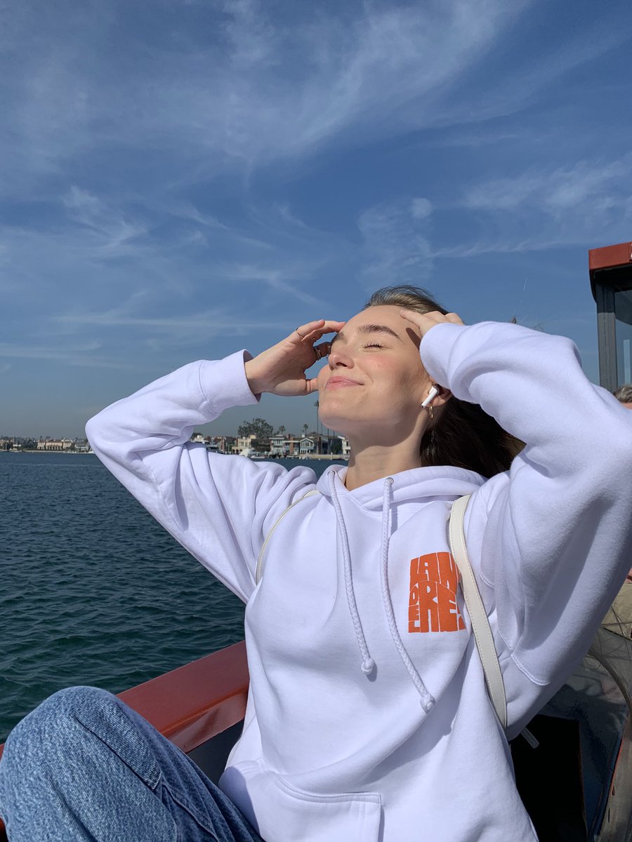 DeinertSina's tweet photo. 🐚. If you guys are going through a though time right now I promise it’ll get better!! Try to stay positive even if it seems hard sometimes. https://t.co/sJyJmEpZqN