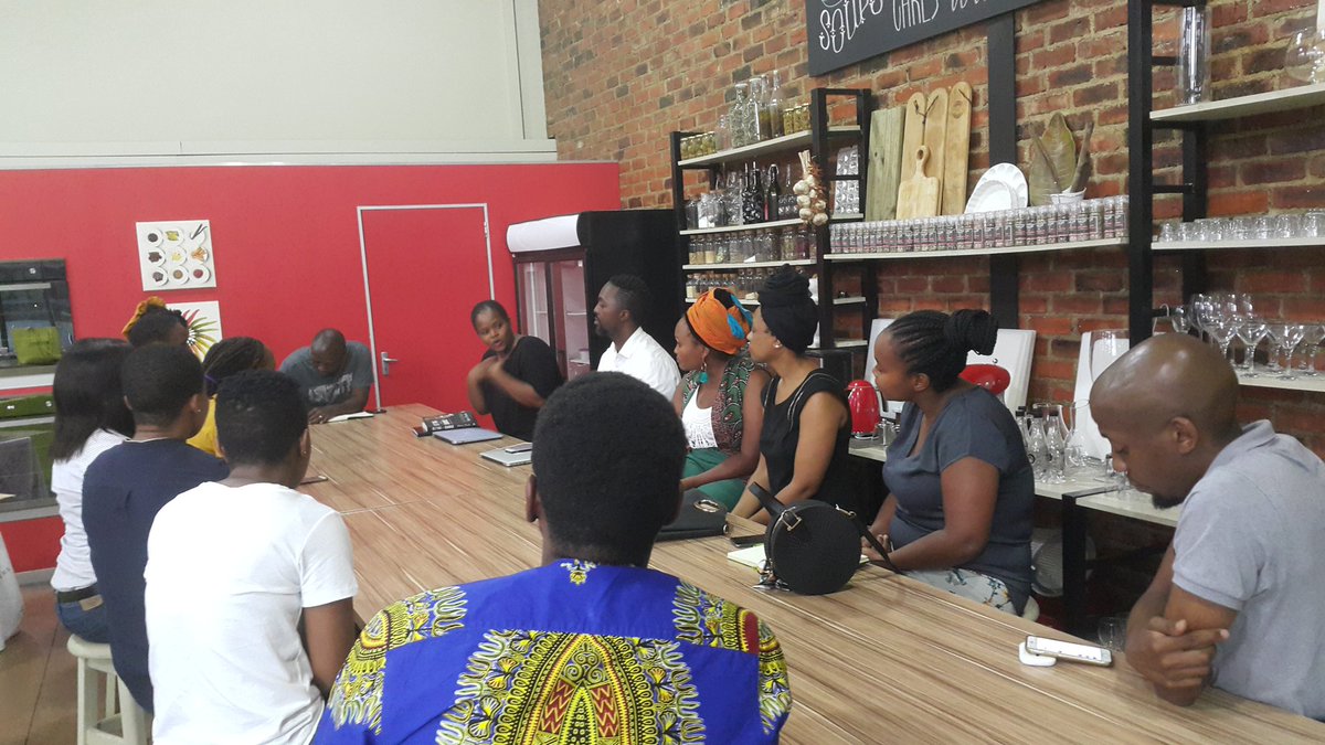 setsong_tea's tweet photo. #ChooseDay #businessgrowth with fellow #entrepreneurs over a cup of #Tea at the @BreadboxB in #Midrand 😎🌎💙🌇
It's always #TeaTime with #SetsongTea crafters 
https://t.co/rMc0SpMnwA https://t.co/JifVT1UySa
