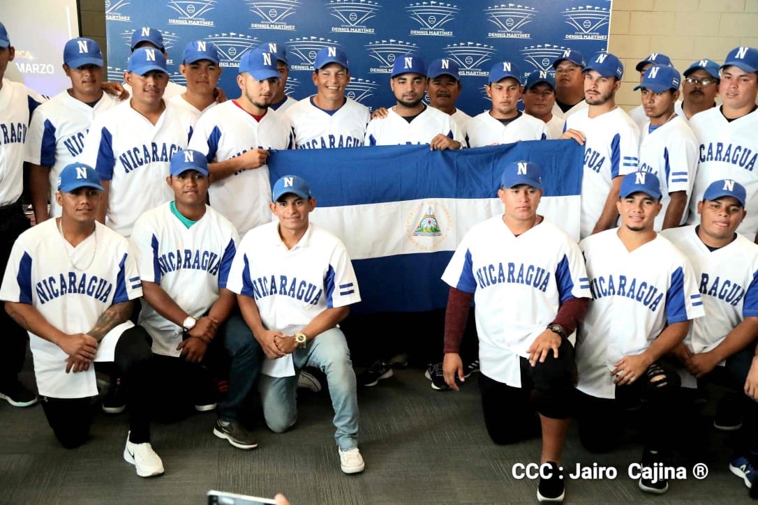 VivaNicaragua13's tweet photo. #PreMundialU23
Esta mañana la Federación Nicaragüense de Béisbol Asociada #FENIBA, realizó el abanderamiento de la Selección U-23 de Nicaragua 🇳🇮 ⚾️ 🙌🏻
https://t.co/55O9MQiwxe https://t.co/rH4PmUyYQp