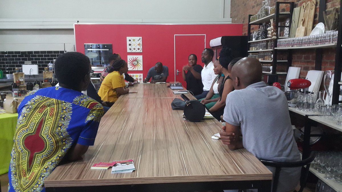 setsong_tea's tweet photo. #ChooseDay #businessgrowth with fellow #entrepreneurs over a cup of #Tea at the @BreadboxB in #Midrand 😎🌎💙🌇
It's always #TeaTime with #SetsongTea crafters 
https://t.co/rMc0SpMnwA https://t.co/JifVT1UySa