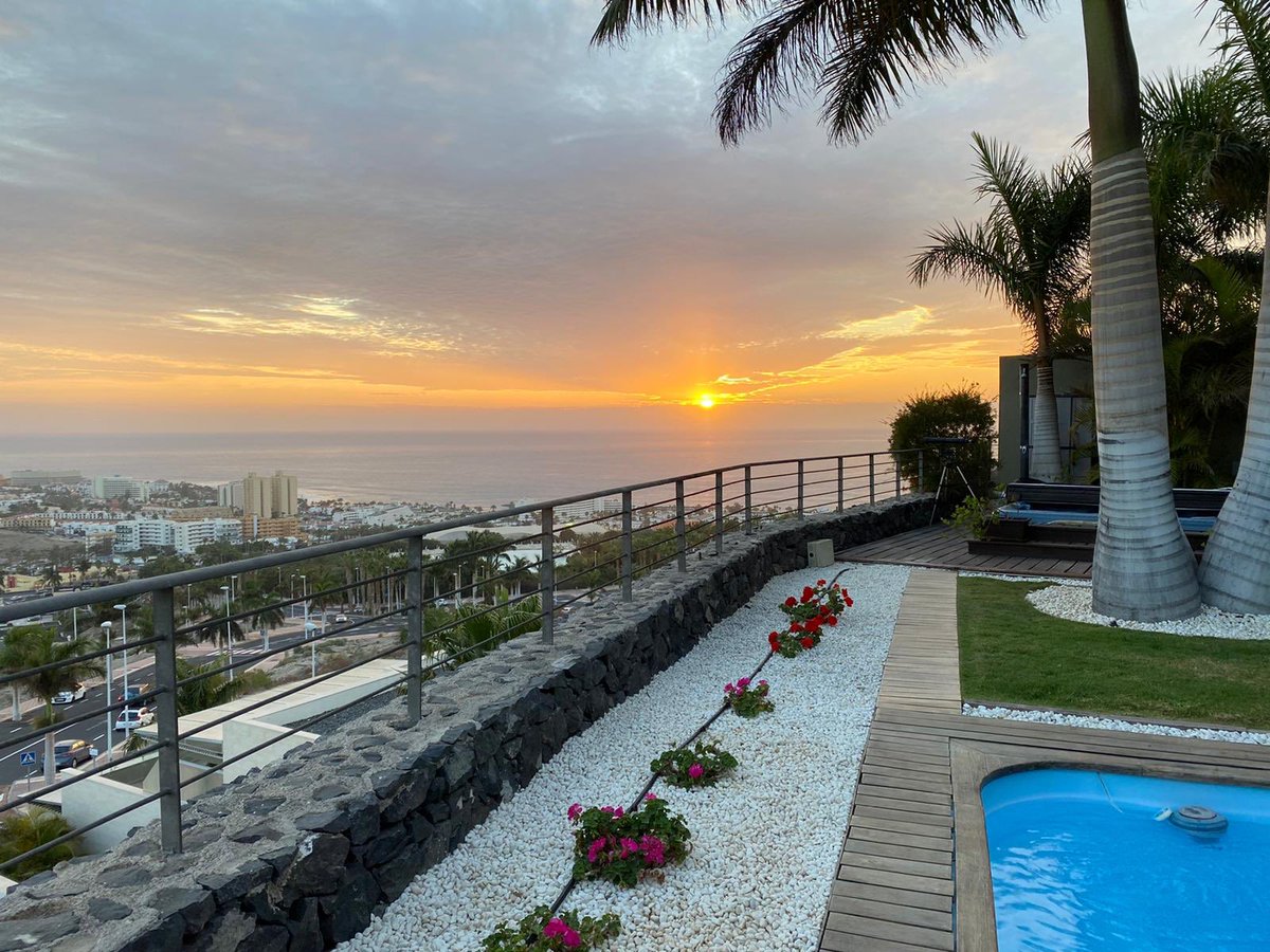 ShootingGlamour's tweet photo. Looking for UK, European & US girls to shoot Solo and Girl-Girl levels. UK, European & US location video work. Excellent pay, expenses, accommodation paid. Get in touch! #Models #ModelWork #GlamourModels #PaidWork #Photoshoot #VideoWork #Videographer #PornWork #AdultWork #Glamour https://t.co/OrcCC3wwvk