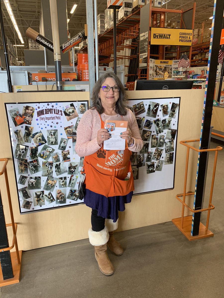 AngeliqueK_HD's tweet photo. Our AWESOME cashier Robin came up with the amazing idea to showcase our VIPs (Very Important Pets)! Our customers are SO excited to see their babies on the wall! Great job building strong relationships! #PetsOfHomeDepot 🐶🐱🐰
@paulcoxHD @SabrinaNMontano @HdDeanna https://t.co/WUbqqGWzjF