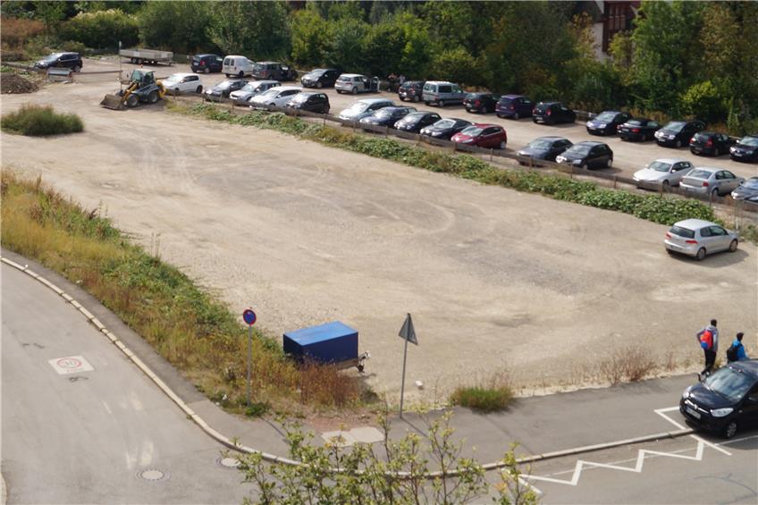 Parken in der Innenstadt in #Balingen: Auf dem Strasserareal soll Schotter für Sauberkeit sorgen. Doch es gibt noch mehr Sorgenkinder. Die Stadt will sich kümmern. (paca) zak.de/Nachrichten/Pa…