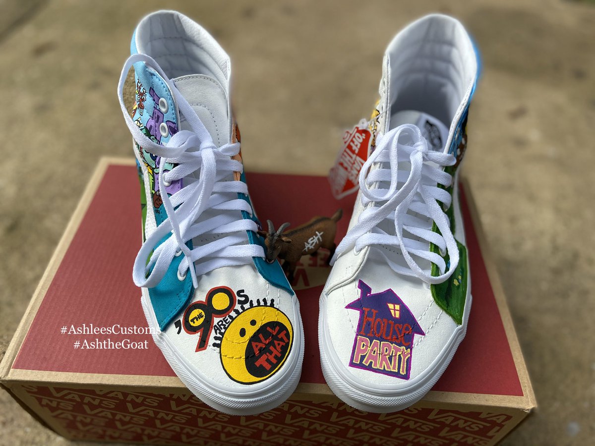 AshtheGoat1_'s tweet photo. Hello. It’s been a while. My name is Ash and I love the 90s. 🙇🏾‍♀️ #freehand #painted #CustomVans #90snostalgia #HeyArnold #Rugrats #AngryBeavers #RockosModernLife #AshleesCustoms #AshtheGoat https://t.co/hD2ek3vxrO