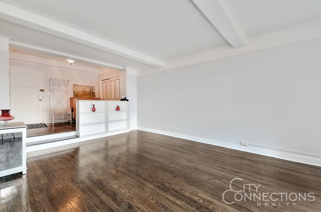 ccrny_tweets's tweet photo. 10 Park Avenue #17E provided by Cheryl Greenberg &amp; Annamaria Fattori | Live in a beautifully renovated, high floor, pre-war art deco studio! This bright apartment has a separate sleeping area, sunken living room and eastern exposure over Park Avenue | #linkinbio https://t.co/2Pv2RXPyll