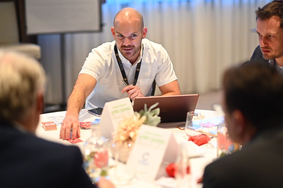 Smart_Mobility_'s tweet photo. Lest's meet Europe's most advanced #SmartMobility Providers during our Speed Dating! #SMI #Athlon #CMaaS #Sixt #Thalys #Vaigo https://t.co/ioDkQv5cB0