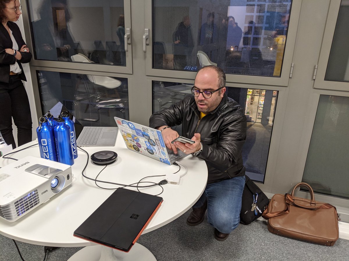 Ce soir, je passe en simple visiteur chez les copains Nantais. Meetup du @ClubPowerBI de #Nantes (étonnamment sponsorisé par @azeoTandT ;-))
Ce soir un super REX sur le développement de Custom Visuals par la SNCF (et les équipes AZEO).
