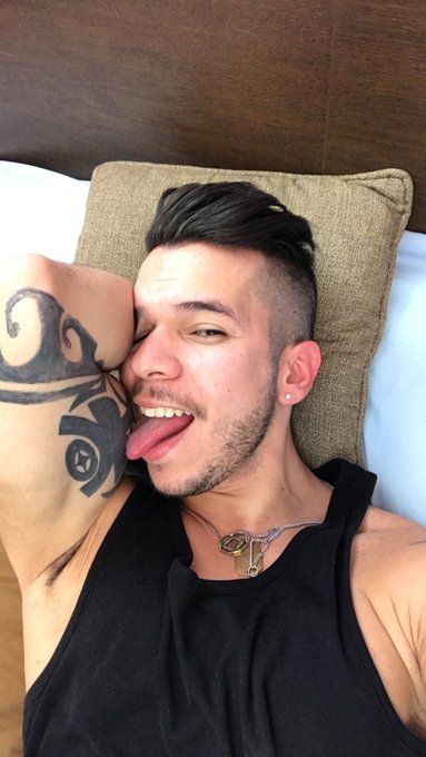 #TongueOutTuesday #tuesdayvibes #TuesdayMorning #tuesdaymood #camguy https://t.co/oR5aNdkarj
