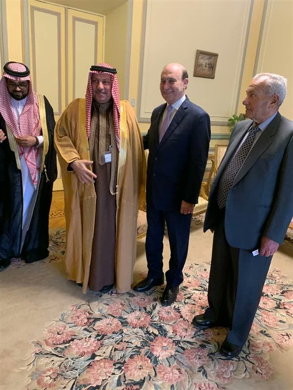 MohabMameesh's tweet photo. قرر الاتحاد العربي للتزوير والتزييف التابع لمجلس الوحدة الافتصادية العربية، اختياري رئيسا فخريا للاتحاد.
وشرفت بحصولى على درع جائزة النزاهة العربية لعام ٢٠٢٠ والتي تهدى لأبرز الشخصيات العربية في العالم العربي لما تقدمه في سبيل العمل العربي المشترك.
#تحيا_مصر
#مصر_تبني_مستقبلها 🇪🇬 https://t.co/HGU28KBehf