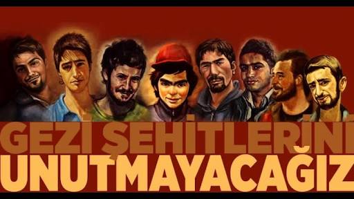 Bertug73679969's tweet photo. @06melihgokcek GEZİ TAHLİYELERİ SUNU GOSTERMİSTİR Kİ DEMOKRASİ İCİN CUMHURİYET İCİN SOKAKLARA CİKANLAR, KURŞUN SİKANLARİ TEKME ATANLARİ PALA SALLAYANLARİ HEM BU DUNYA DA HEM OBUR DUNYA DA YENECEKTİR. ASAGİDAKİ FOTOGRAFTA KAZANANLARİ GÖREBİLİRSİNİZ ONLAR 100 YİL SONRA DA HATİRLANACAKLARDİR. https://t.co/CRbwZpju7P