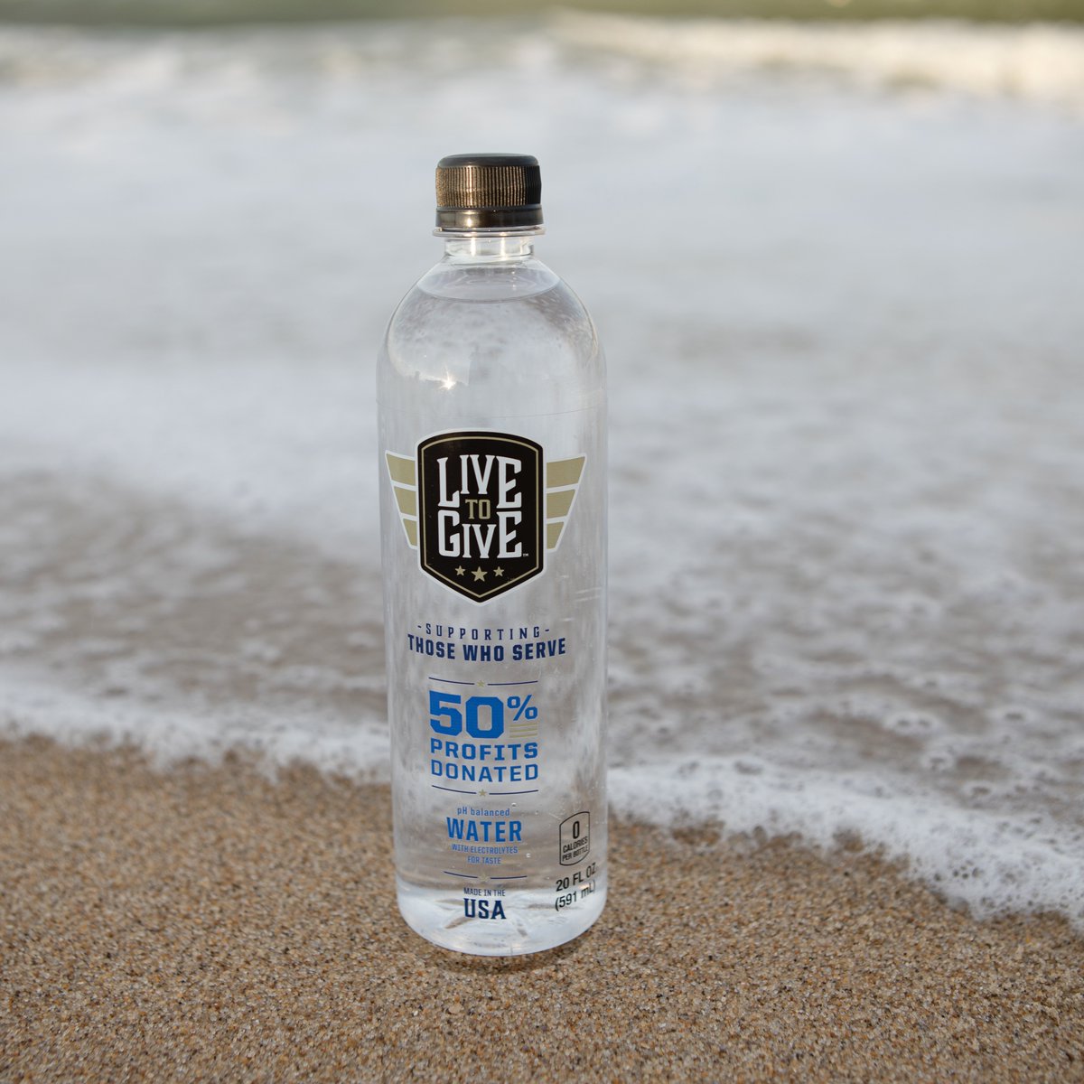 You don't have to wear a uniform to serve. 🇺🇸 Join our mission and Live to Give today! BUY NOW → bit.ly/LTG20oz