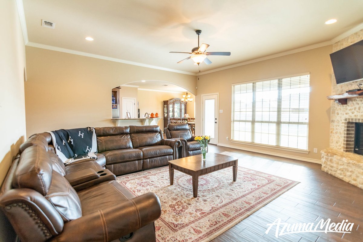 NextHomeLegends's tweet photo. Here's a gorgeous home in a great part of town! You can see the full listing for 4145 Autumnwood Trail on our new website: https://t.co/9aSGzgs0Nm https://t.co/M2gzJ8xSuu