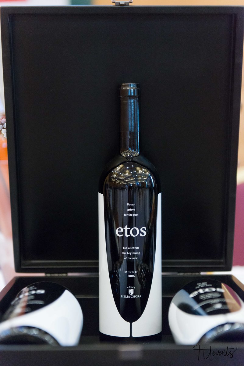 TouratzisUmami's tweet photo. "etos" by Vivlia Chora, looking sharp.
#umamifestival by #TUevents⁠
⁠
#Wine #Gastronomy #festival #foodie #winelover #gourmet #greektastes #greekwine #greece https://t.co/rjTqr2brW5