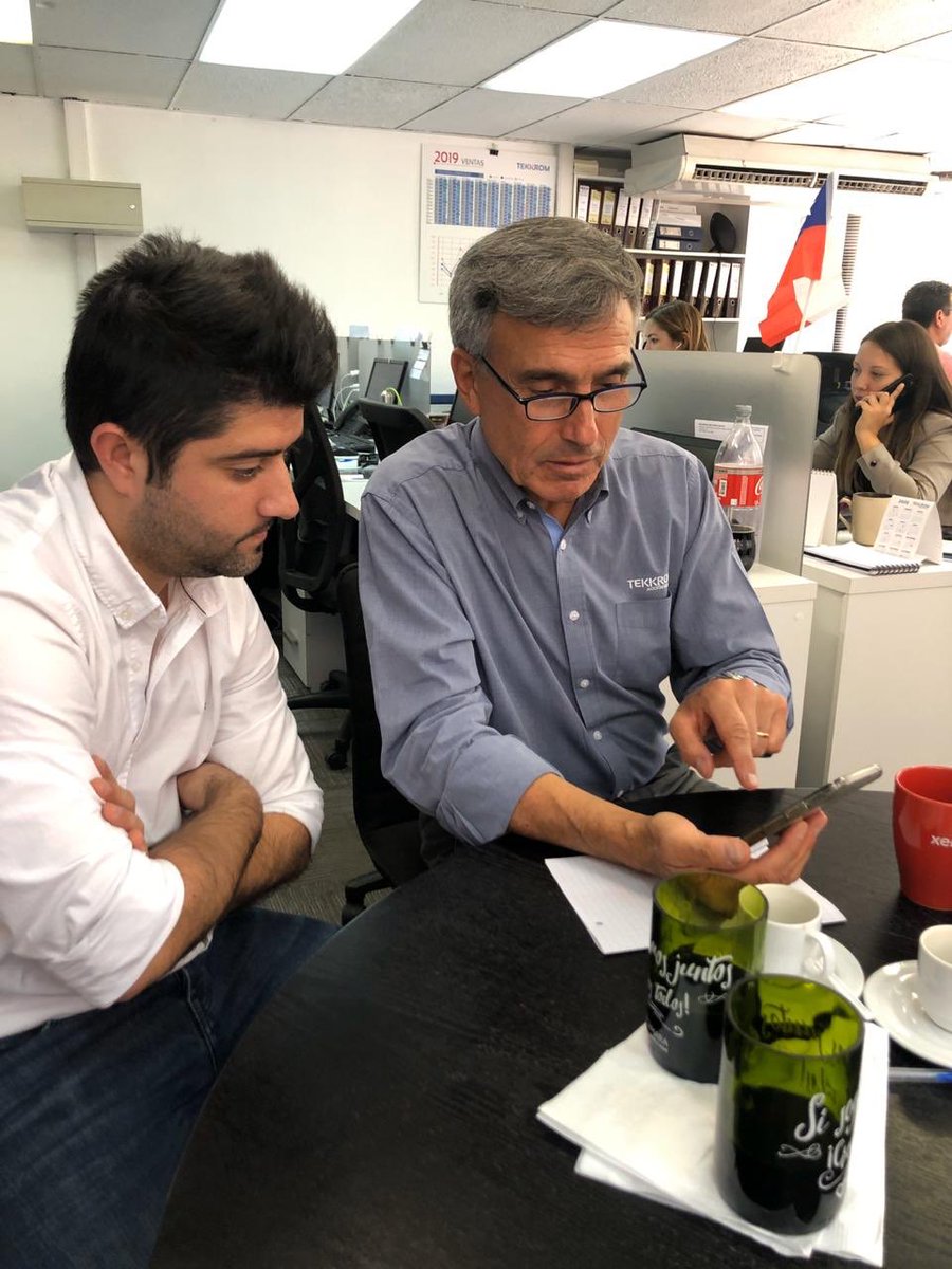 Copicyn's tweet image. Gracias a la comunidad #xeroxpremier,#Copicyn tuvo el agrado de visitar a un colega de la industria grafica en #Chile.Gran recibimiento de Luis y de todo el equipo de TEKKROM,pudiendo compartir experiencia con la nueva tecnologia del equipo #XeroxIridesse