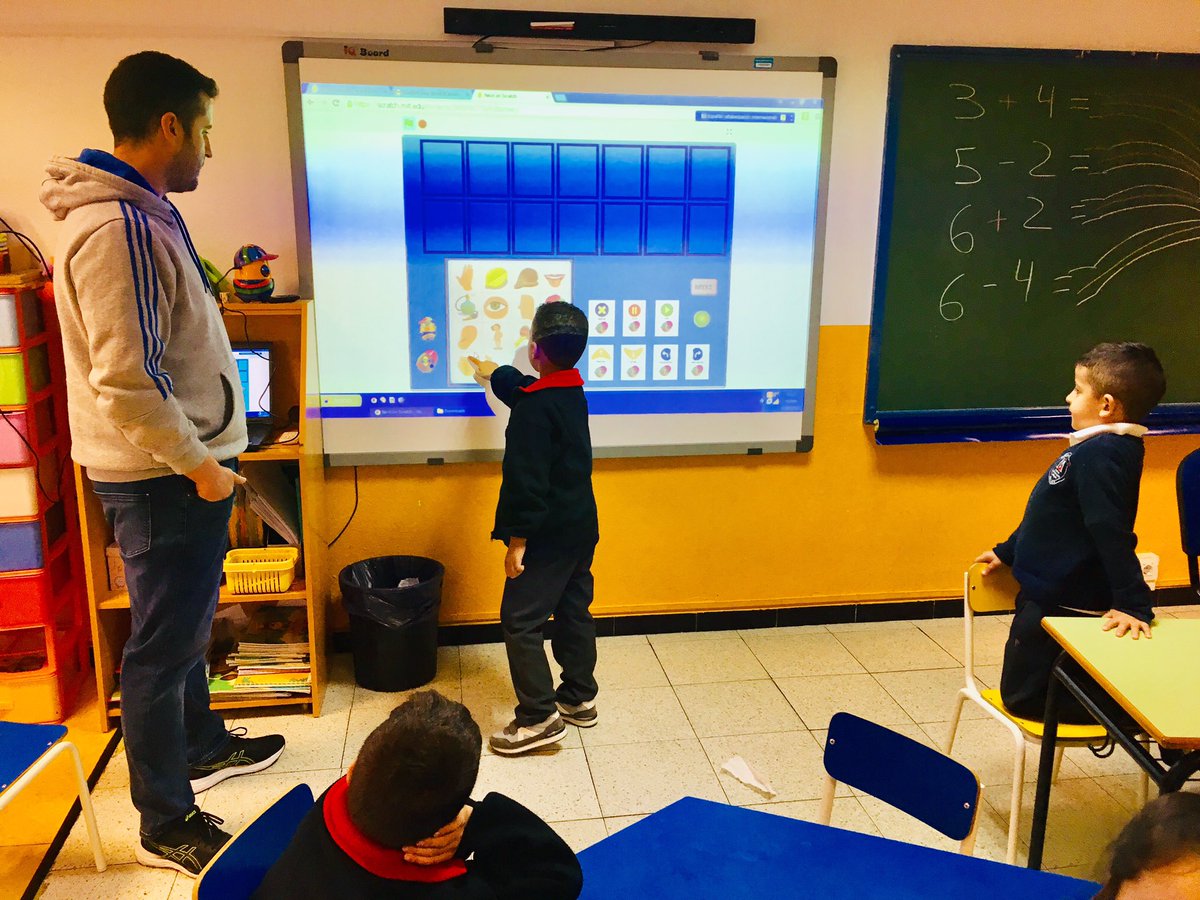 ColegioMSiurot's tweet photo. #Robóticaeducativa
#Programación con #Scratch en #educacioninfantil #5años
➡️ Historias interactivas
➡️ Juegos
➡️ Animaciones
#Roboticsgoeseurope #Robotics #roboticaenelaula #lenguajeprogramacion @ROBOTIX_ @eu_Robotics @RedAnd_Robotica @RobotGroup @Fantastiqvs @robotlabot https://t.co/2FV42FsCXv