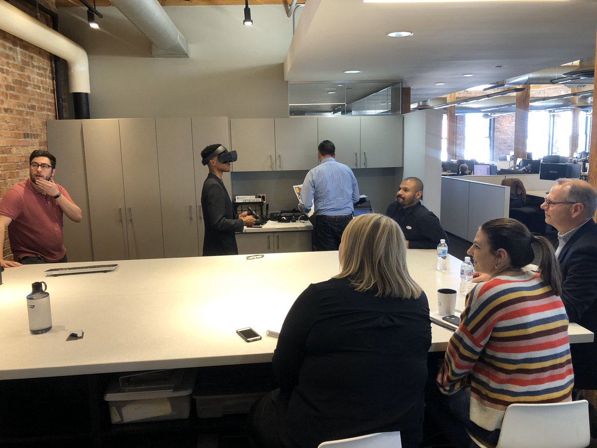 JackieP_EUA's tweet photo. Studying our project in VR 🙌 So important to understand scale & proportion in #architecture @EUA #technology #design #workplaceexperts @JillS_EUA @GregUhen https://t.co/b3jzpuOULf