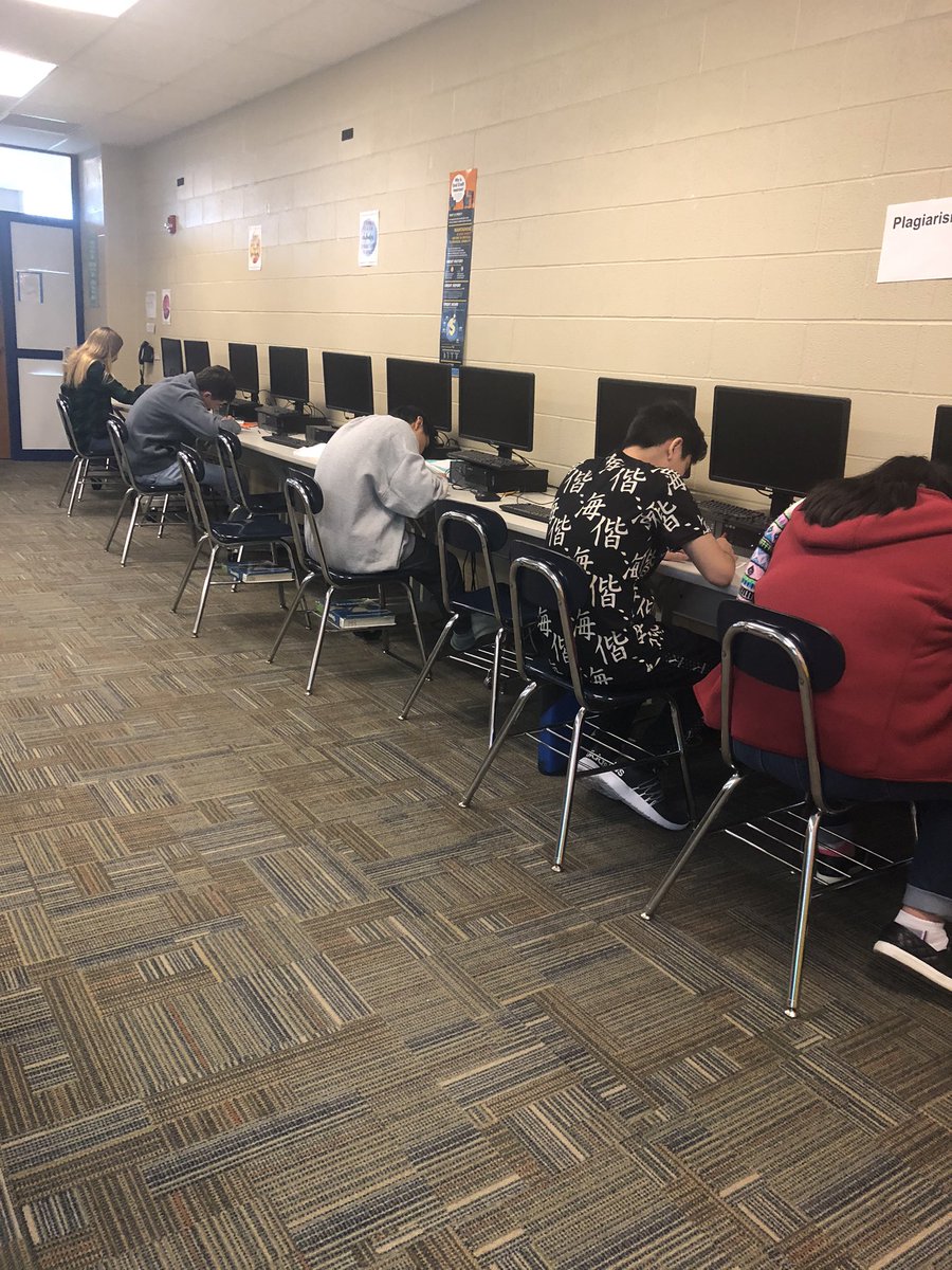 hannah_crowder3's tweet photo. Today was Practicing Mindfulness Day 1. As we all know teens are stressed in many different ways than us teachers and adults. So to give them the tools they need. We colored inspo quotes today in class. What a relaxing time and many kids enjoyed it! #mindfulclass #relaxation https://t.co/fb2VxBZGpl