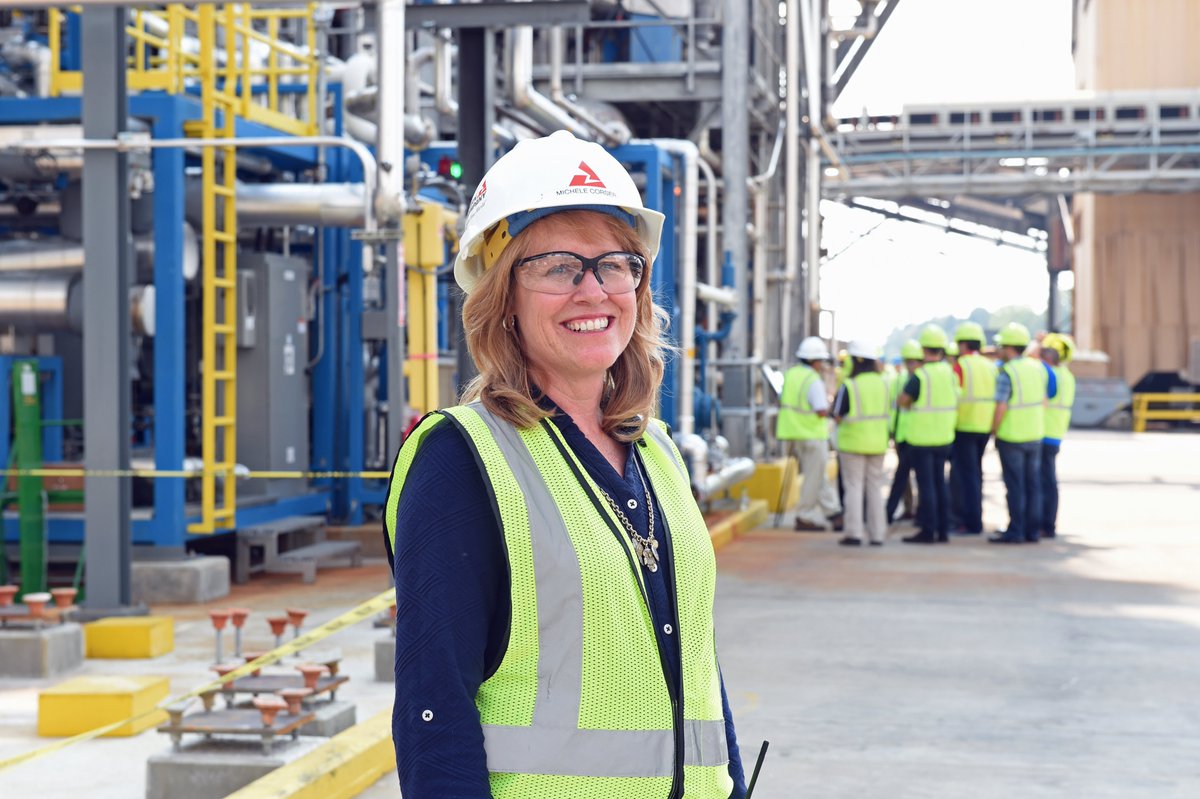 NCarbonCaptureC's tweet photo. Happy #NationalEngineersWeek to our more than 30 highly specialized #engineers, many of whom hold advanced 👩🎓 degrees. Their work inspires the next generation of #STEM problem-solvers to address our most important energy challenges. #EWeek2019 https://t.co/3CGsYmbtQv