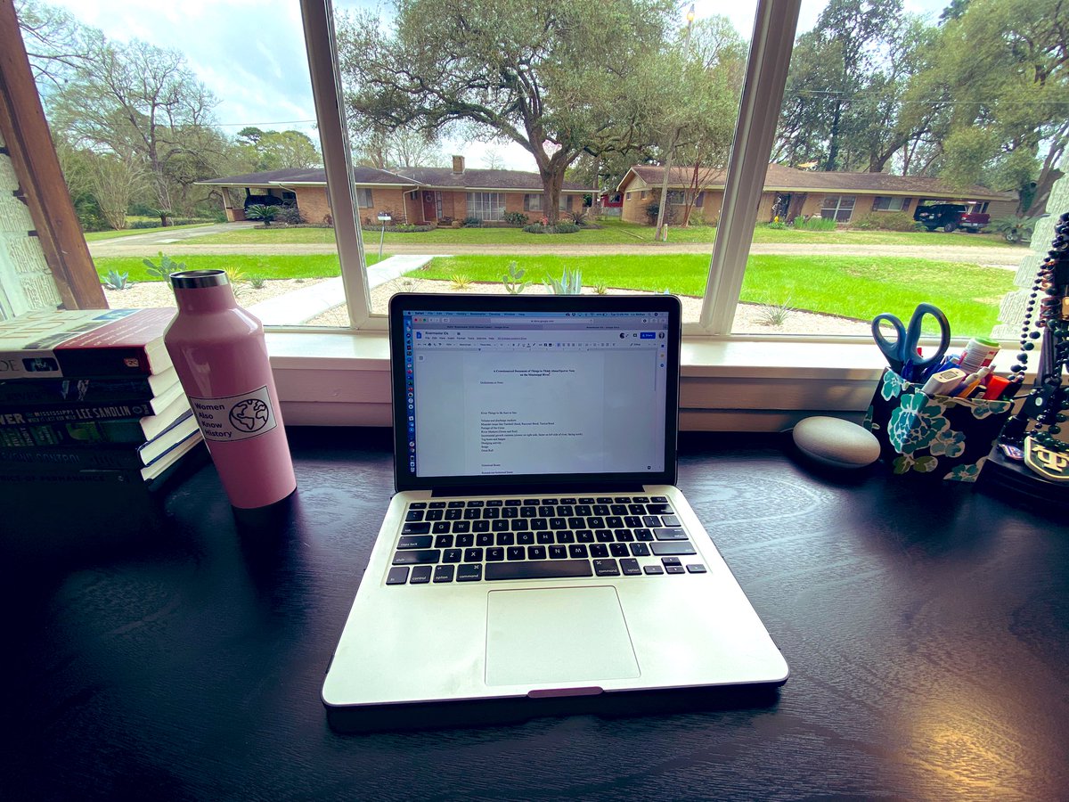 liz_skilton's tweet photo. New office view = new writing inspiration? 🤞🏻#amwriting #movecomplete https://t.co/mAyLrNtXlz