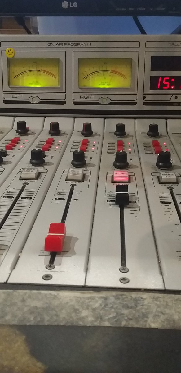 radio_fernanda's tweet photo. Ya estamos al aire #ConUds @superandinarn
Una tarde llena de musica
88.5 https://t.co/GI136uQT1o
