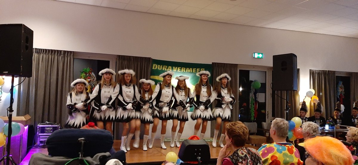 EstherHindrikse's tweet photo. Galaavond @tmzorg Meulenhof in volle gang samen met @schaopnbollkes en @schaopnkopkes #alaaf #carnavalov https://t.co/gjyYuM80qX