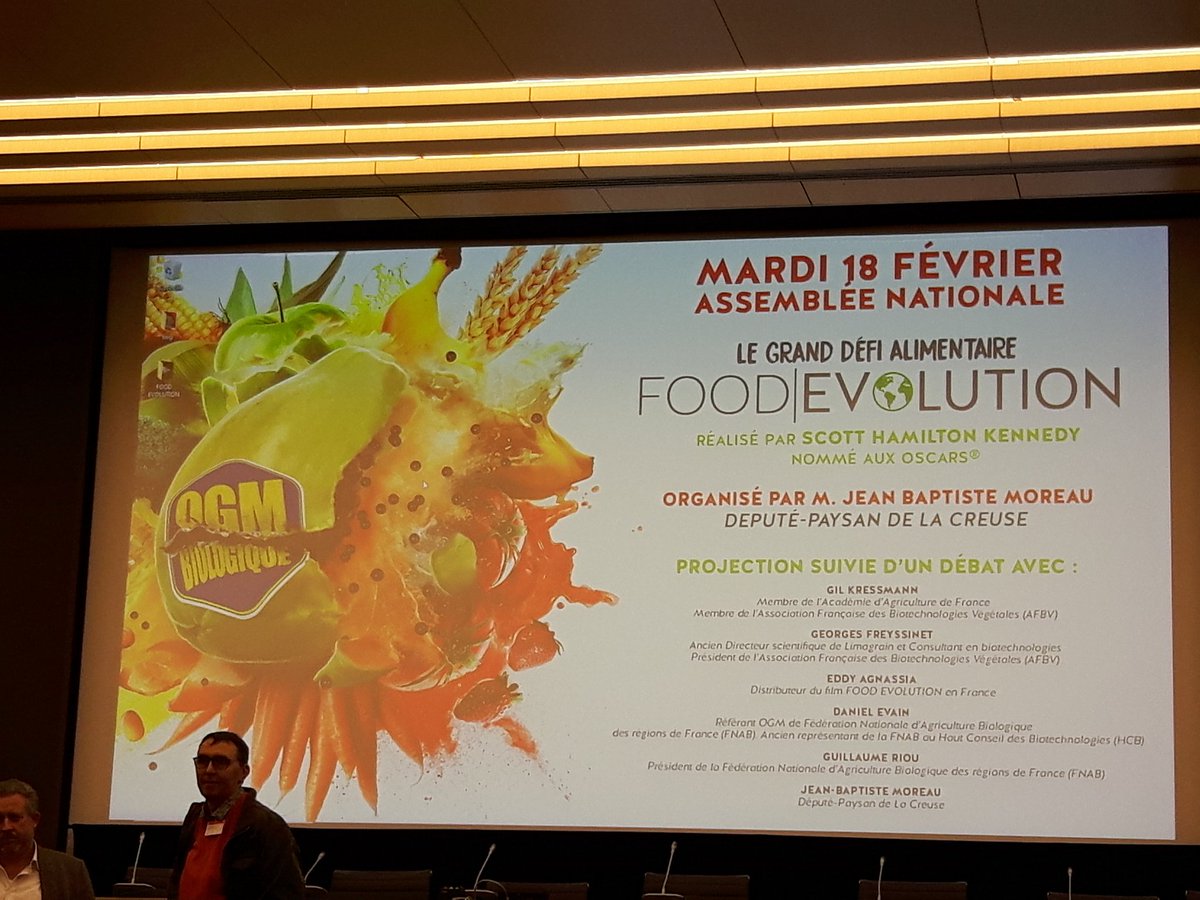 FreddyDutoit's tweet photo. Prêt pour une séance à l'Assemblée Nationale. #foodevo_lefilm https://t.co/205JblbgT7