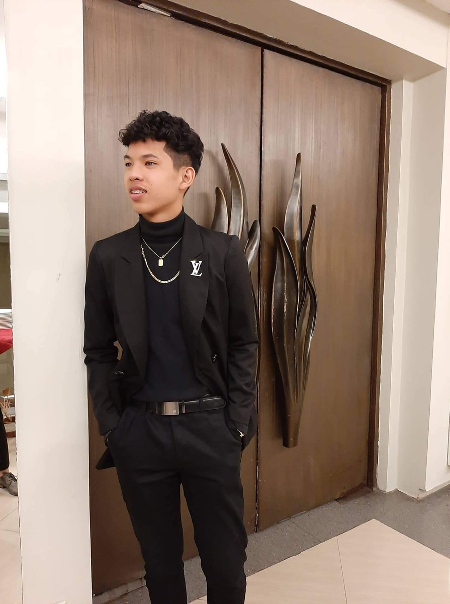 JaneoJana's tweet photo. StyledByJanaJaneo
#BlackSuit #MensWear #PartySuit #SuitFortheEvent #DesignerJanaJaneo #FashionStylist #FDGG https://t.co/aQ2RrGXf0X