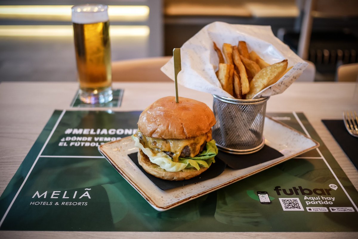 futbolmelia's tweet photo. ¡Vive el fútbol en tu hotel Meliá más cercano! Encuéntranos a través de @futbar y descubre nuestras deliciosas ofertas. ¡Os esperamos! 👏🏻⚽️ #FutbolMelia #AquiHayPartido #UCL #MeliaConFutbar https://t.co/8IpDiUzK2t