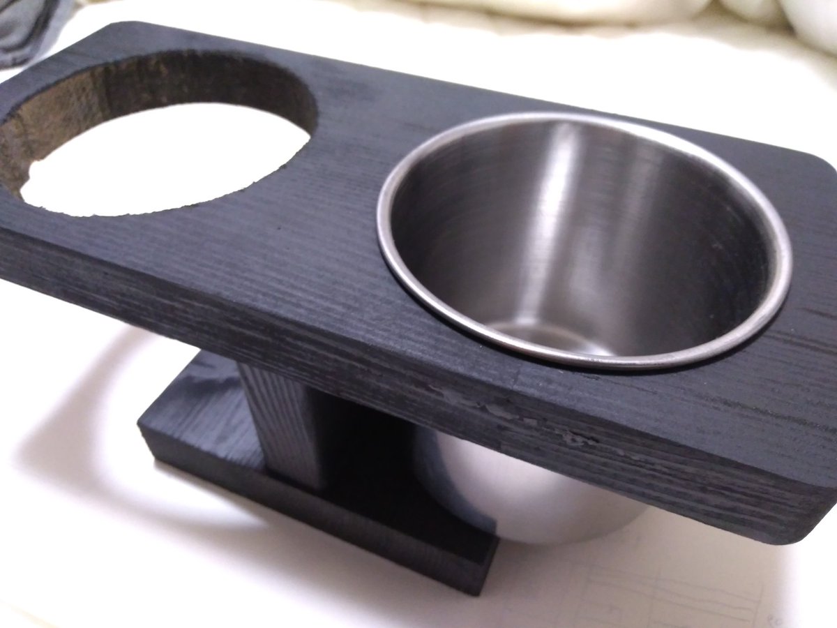 Noh Works ハイエースドリンクホルダーdiy 端材と百均ステンレスコップで 左はコップ入れてない状態 Diy ハイエース 百均