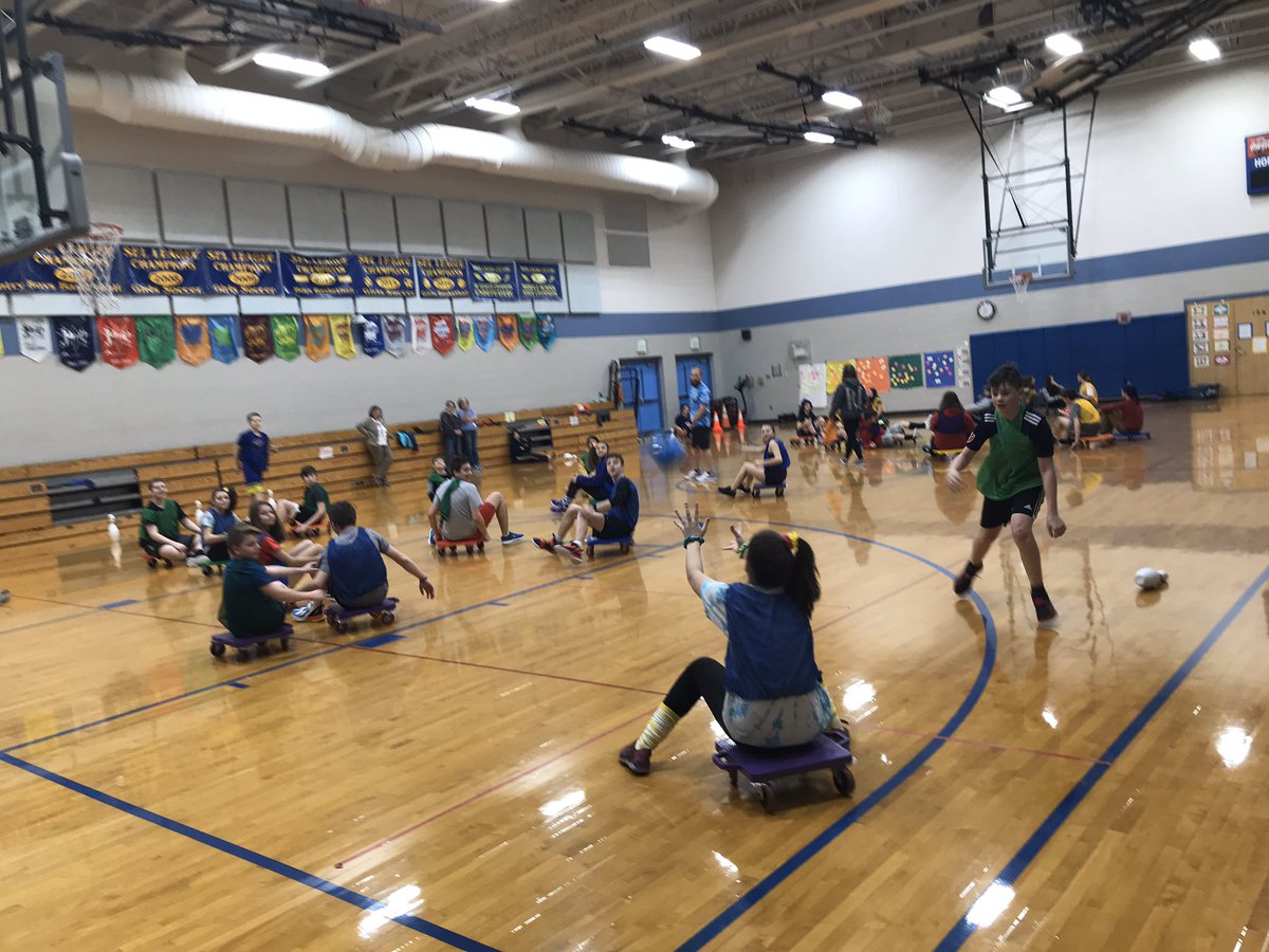 MrBurnsPE's tweet photo. 7th grade vs 8th grade in some Scooter handball this morning. Nothing like some Olympic competition https://t.co/8wOvqNTqq3
