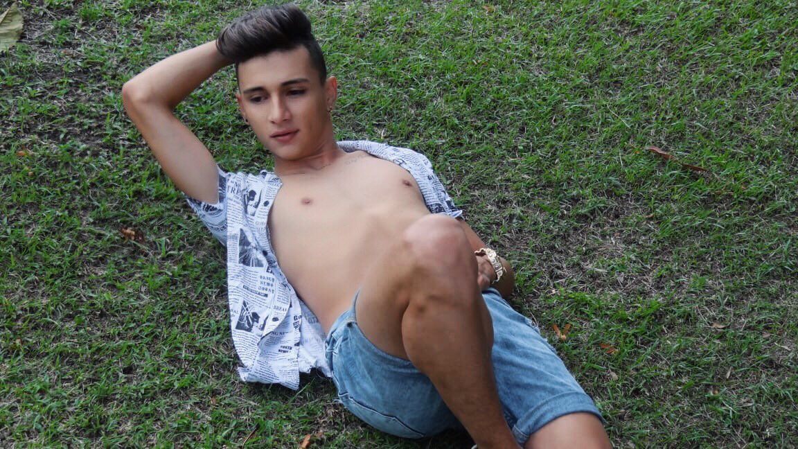 BrookzMathew's tweet photo. Hello @BrookzMathew @Flirt4Free @Flirt4FreeGuys @F4Fmodels @Flirt4FreeUSA #online #models #modelscam #kisses #Guys https://t.co/dUgh8ZSzhs