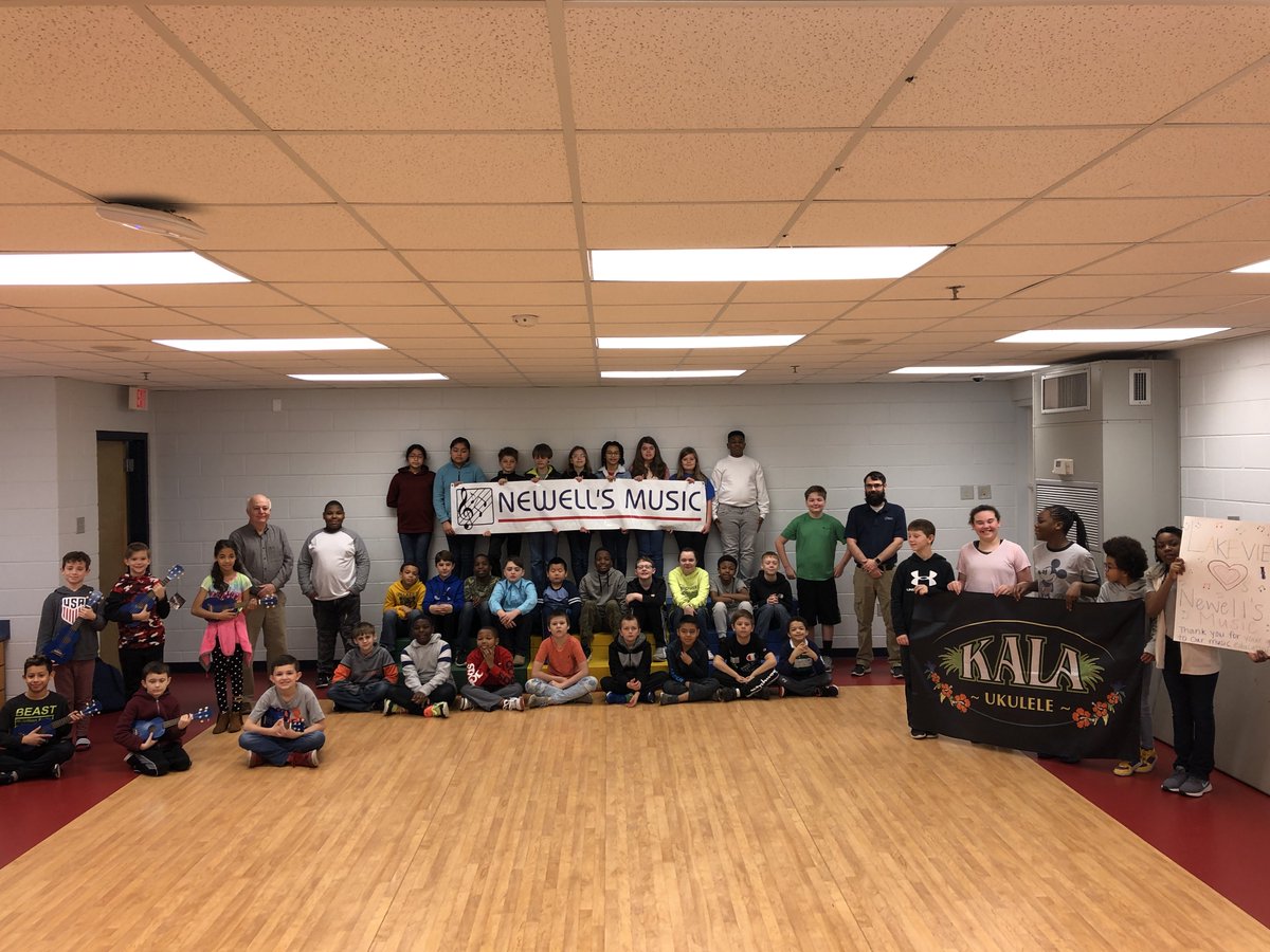Gwd50Schools's tweet image. A HUGE THANK YOU to Newell’s Music on donating 37 ukuleles to Lakeview Elementary School this morning! These instruments will be used to help students learn even more about music! @LakeviewStars  #gwd50 #sced