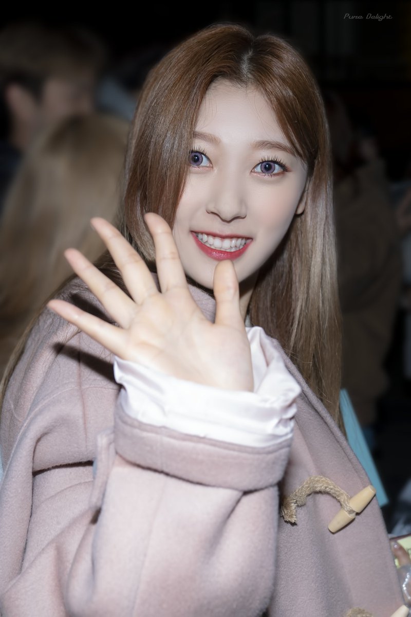 Pure_DLT's tweet photo. 200214 뮤직뱅크 최리

니가 너무나 자꾸자꾸 좋아져💕

#이달의소녀 #LOONA #최리 #Choerry 
@loonatheworld https://t.co/5lJ31dRdwC