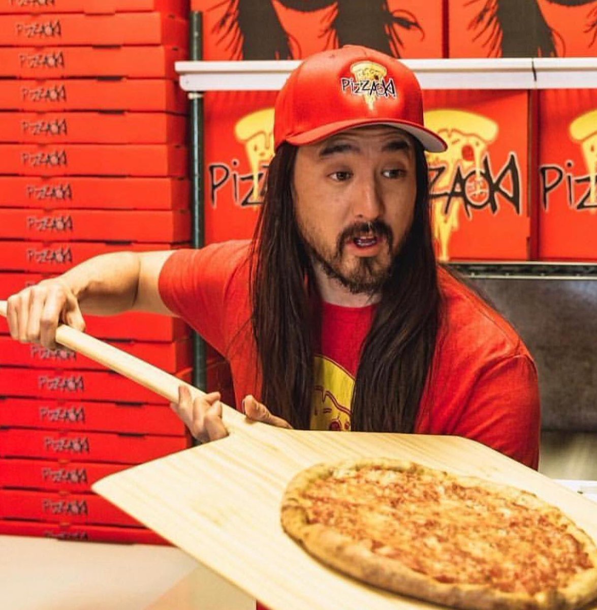 Shin5star's tweet photo. I respect superstar
@steveaoki 
I wana join his live event oneday haha
not for sale this sticker
.
今月でON THE WAY退社します。
.
最後に来て頂いた方に何かお礼をと思いまして、尊敬するスティーブアオキ氏をパロったステッカーを作成しました。
.
欲しい方あげます
#steveaoki 
#pizzaoki https://t.co/kHJO2ocS4b