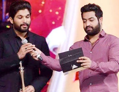 anil_tarak9999's tweet photo. Wishing the All-rounder @alluarjun
A very happy birthday in advance.
From @tarak9999 Fans ❤️
#50DaysToAlluArjunBDay https://t.co/mCtH4S4Qrk