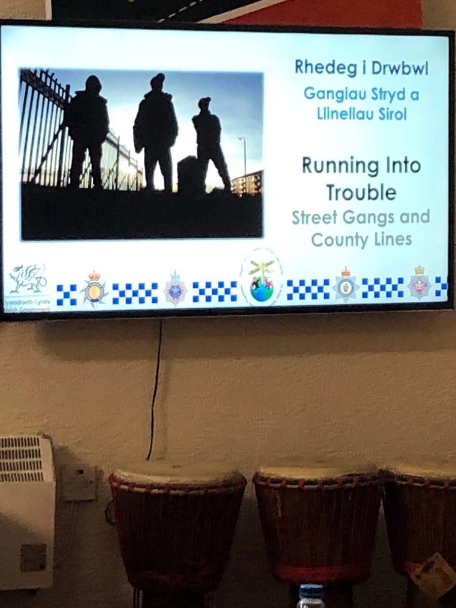 NPTYouthJustice's tweet photo. 👮This afternoon kicked off with PC Mike Hodges, delivering a session on county lines. Young people participated in an interactive discussion. 🚷 #NPTYJS #YouthJustice #SWP @SWPNeath https://t.co/i6s9iOffJz