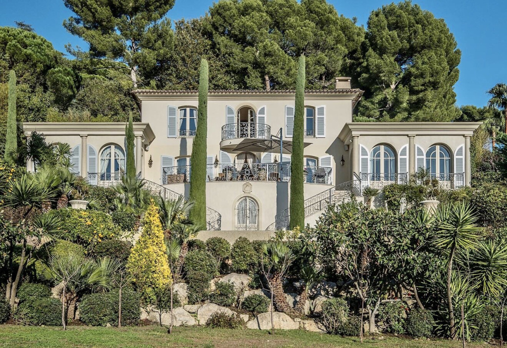 The 5 Do's and Dont's of Buying Property in France fineandcountrycannes.wordpress.com/2020/02/18/the…
