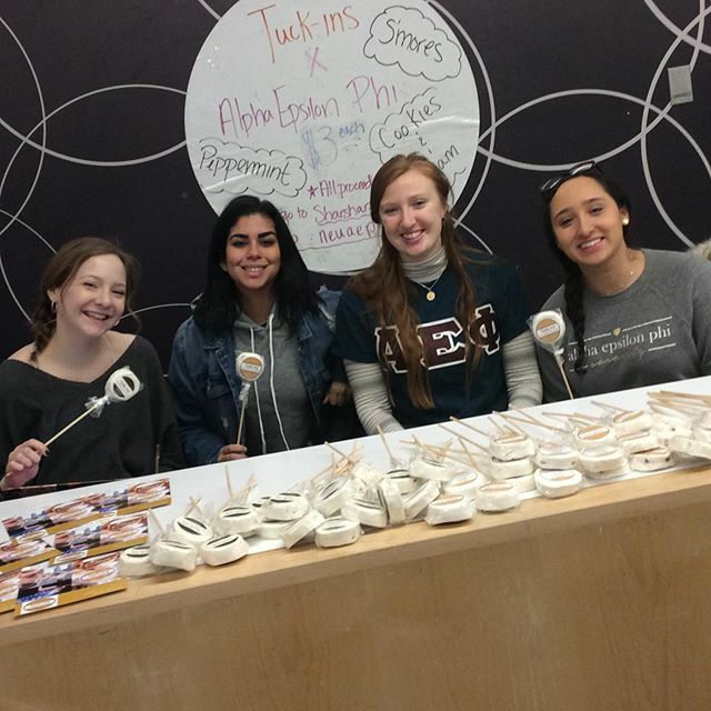 Come and buy some s’mores ❤️ <a href="/neu/">Brian Neu</a>.aephi ift.tt/2HBFxO9