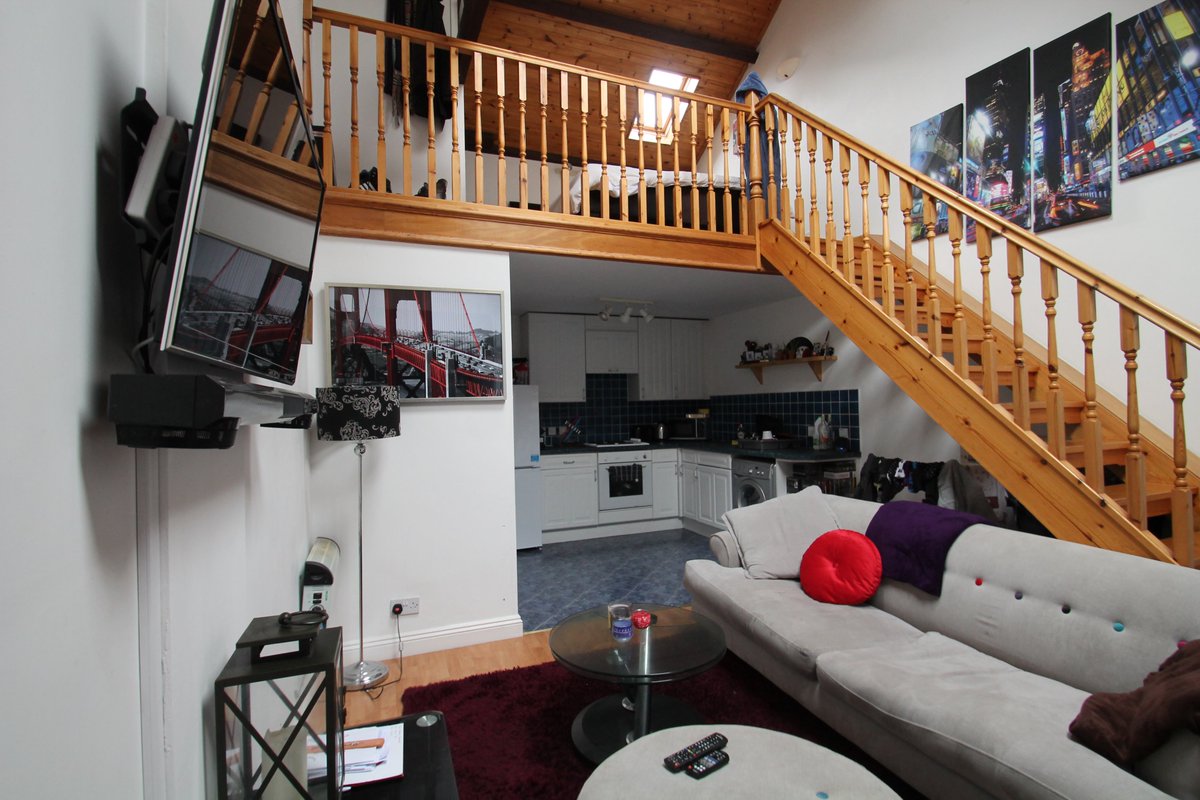 LettingsMB's tweet photo. One bedroom gallery style #house in The #Millfields, #Stonehouse - £475 PCM. #Plymouth 

The #property benefits from an allocated parking space, an open plan lounge/kitchen and is situated within a secure development. 

For more information, please visit https://t.co/YHEXrH5jCE ! https://t.co/PgTaPzJ3gO