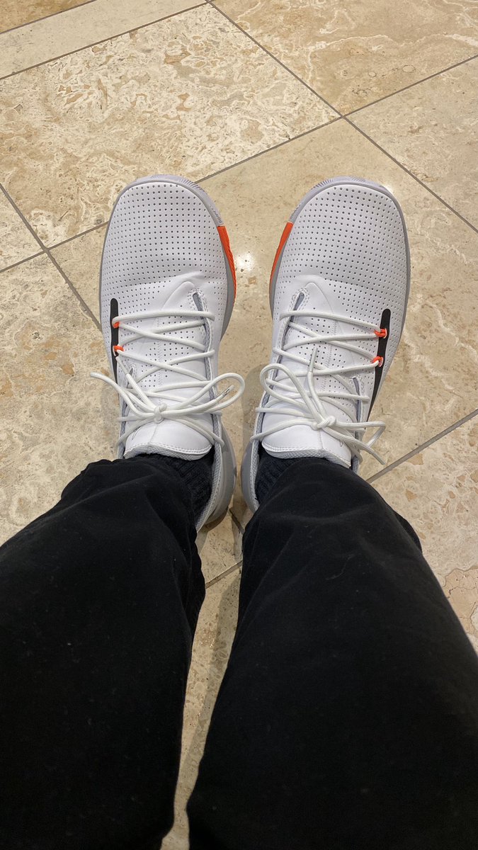 anthonx's tweet photo. Giving a keynote today on #team #innovation for teachers in PHX. Got some brand new @StephenCurry30 #SC3Zero @UnderArmour to inspire me and keep my comfy. https://t.co/3akt8YxfOV