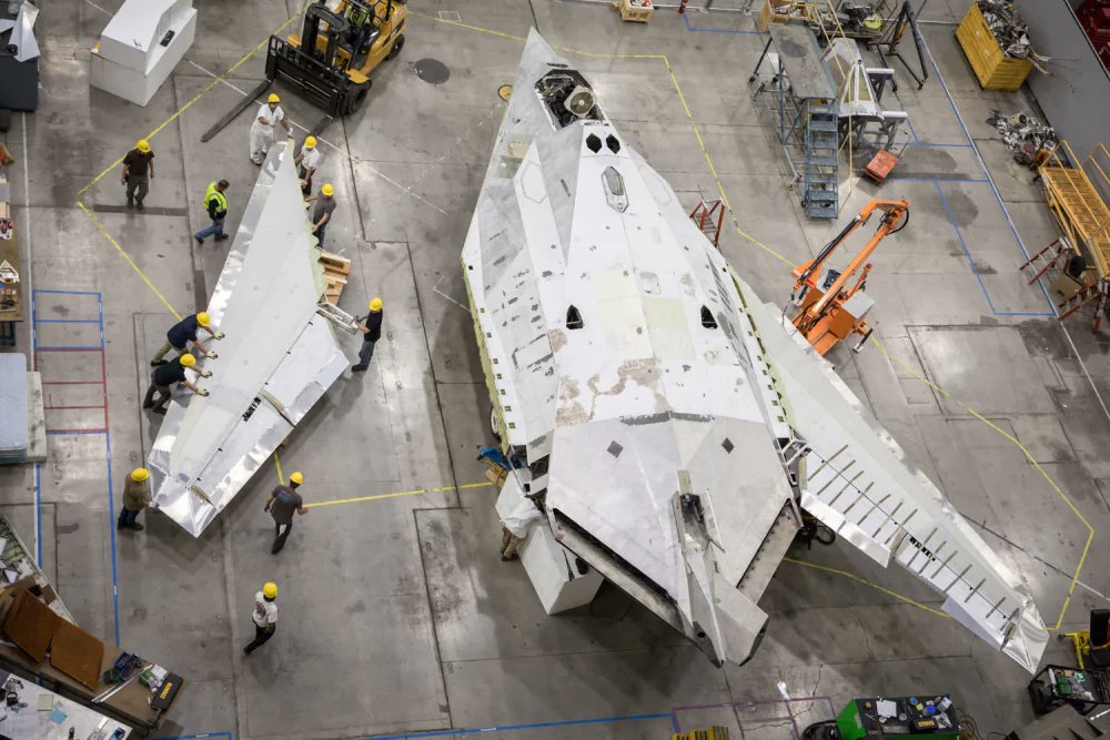 TheDeadDistrict's tweet photo. Stripped F-117 #Nighthawk #Stealth Jet. Finally F-117 force that is stored at #TonopahTestRange Airport is set for destruction over the coming decade, aside from a dozen airframes that have been earmarked to potentially end up in #museum/s.
#F117 #USAF https://t.co/EP2iQfU9sZ
