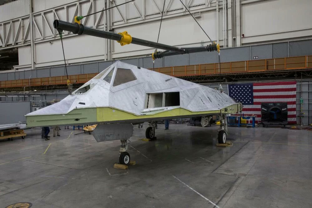 TheDeadDistrict's tweet photo. Stripped F-117 #Nighthawk #Stealth Jet. Finally F-117 force that is stored at #TonopahTestRange Airport is set for destruction over the coming decade, aside from a dozen airframes that have been earmarked to potentially end up in #museum/s.
#F117 #USAF https://t.co/EP2iQfU9sZ