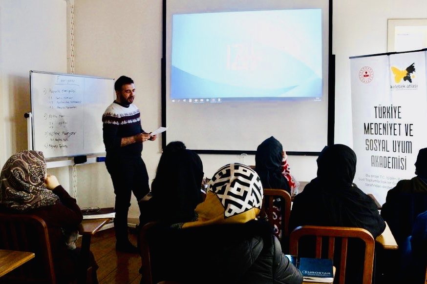 ✏️✏️
İçişleri Bakanlığı tarafından desteklenen ve TÜRGEV ortaklığı ile Kelebek Atlası Derneği  tarafından gerçekleştirilen ‘Türkiye Medeniyet ve Sosyal Uyum Akademisi’ kapsamındaki "Proje Yönetimi Eğitimi" TÜRGEV Beyaz Konak’ta 15-16 Şubat tarihleri arasında yapıldı. ✏️✏️