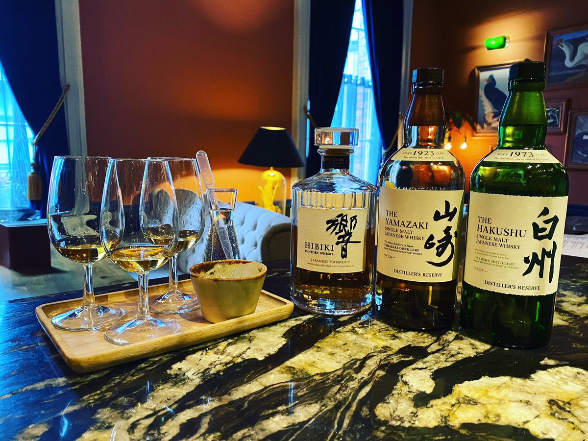The Suntory Flight, featuring the Hibiki Harmony, Yamazaki distillers reserve and Hakushu distillers reserve. Take a journey through the seasons of Japan with this exceptional range of whiskies 🇯🇵🥃👌🏻🙌🏻  Try these are Royal Institution.