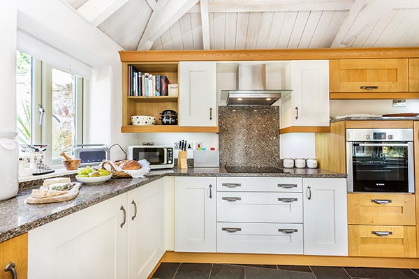 Oldpeartreebarn On Twitter Home From Home With A Well Equipped Kitchen Complete With Dishwasher Oven Fridge Freezer Washing Machine And Under Floor Heating You Ll Feel Right At Home Holidayhome Accommodation Cornwall Https T Co Zmnjk7vys4