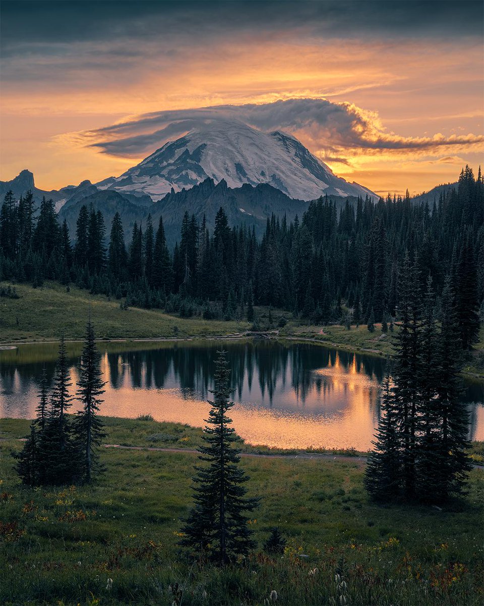 gorgeous_pix's tweet photo. "Mt Rainier sunset at Tipsoo Lake, Washington IG: @holysh0t. From u/holy-shot on Reddit #mtrainiersunset #washingtonig #tipsoolake #holysh0t" https://t.co/bHxjXPtJDT