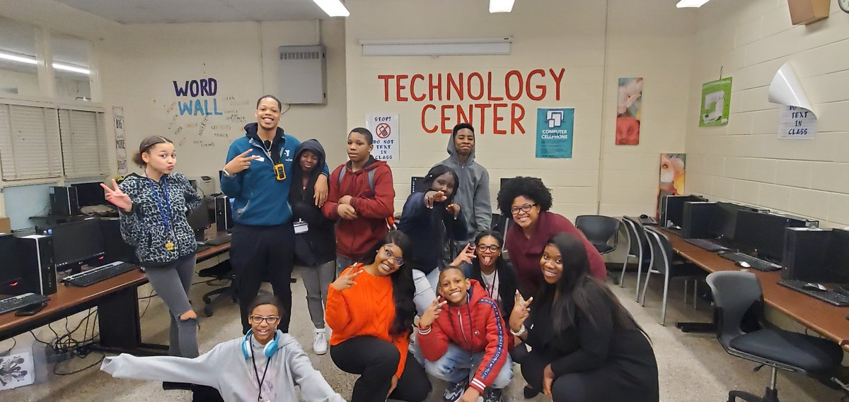 NextUpRVA's tweet photo. We're excited to partner with @theMBL! They are providing a new #afterschool program called "Kidz N Biz" where @RPS_Schools students will learn skills needed to manage their own business: critical thinking, decision making, creativity and communications. #LearningBeyondtheBell https://t.co/Xh56EfWYAh