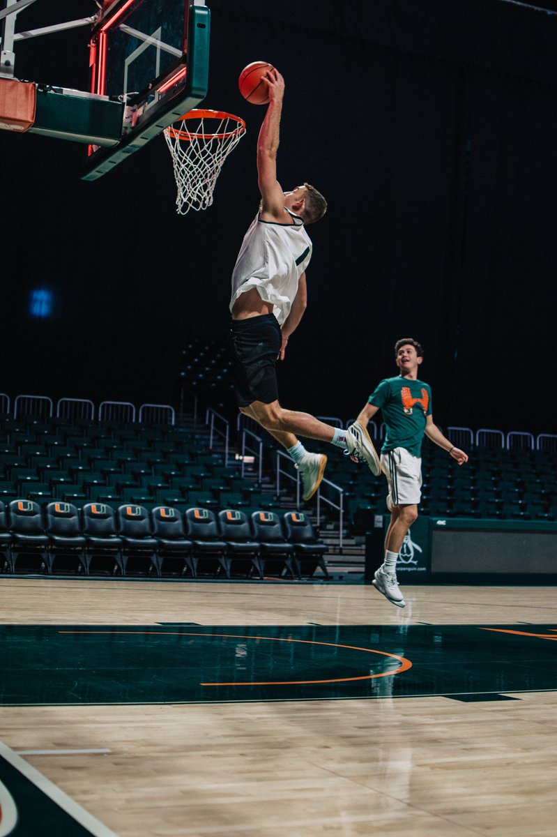 steigy7's tweet photo. @BrothamanSlam @WorldWideWob 1) 6’4/dunking on your man
2) Miami Heat
3) Putting the intramural team on my back against former D1/ G-League players for the 🏆 
4) Lowkey probably Caruso #ACFresh
5) Send McDonalds https://t.co/gnEOw6eVDR